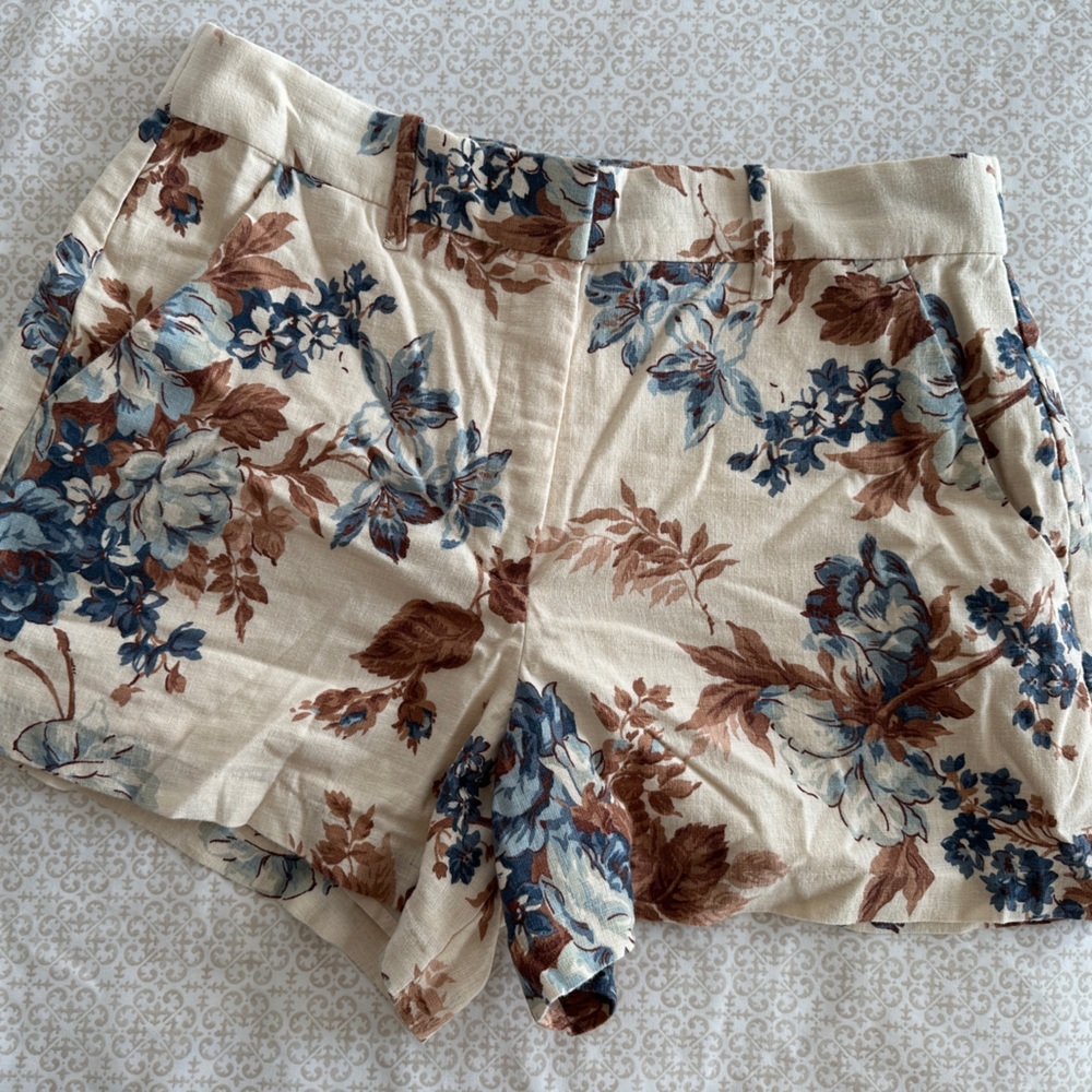 COPY - Abercrombie & Fitch Women’s Floral shorts